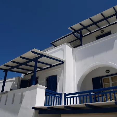 Flora & Apartamento Agia Anna (Naxos)