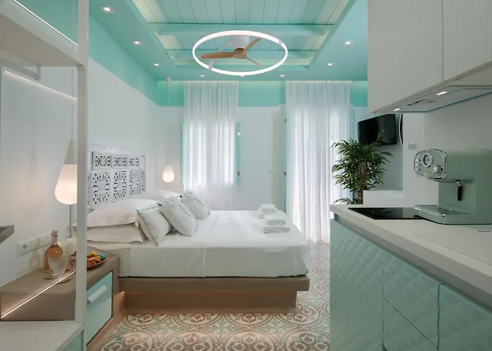 Flora & Apartamento Agia Anna (Naxos)