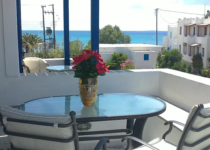 Flora & Apartamento Agia Anna (Naxos)