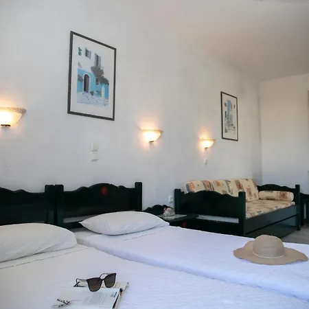 Flora & شقة Agia Anna (Naxos)